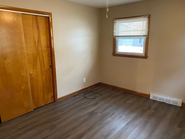 Building Photo - 4 bed 2 bath single family home in Merrill