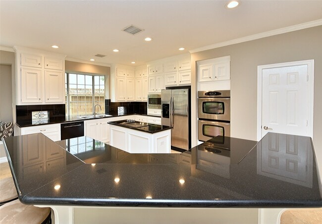 Building Photo - 19810 Emerald Leaf Dr