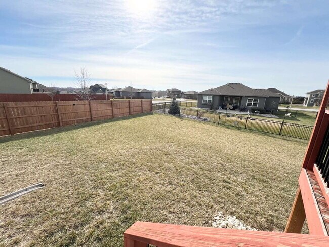 Building Photo - Beautiful 4 Bedroom/2.5 Bath Home *AVAILABLE MAY 15th*