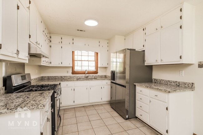 Building Photo - 608 Creekwood Ct SE