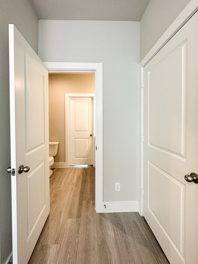 Building Photo - 9007 Lonestar Creekbend Ln