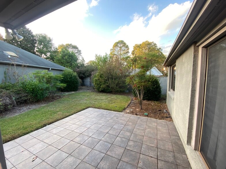 Building Photo - 2218 Graystone Dr