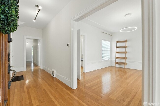 Building Photo - 3460 Pierce St