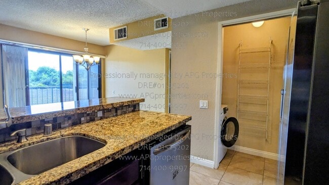 Building Photo - 7113 Apricot Dr