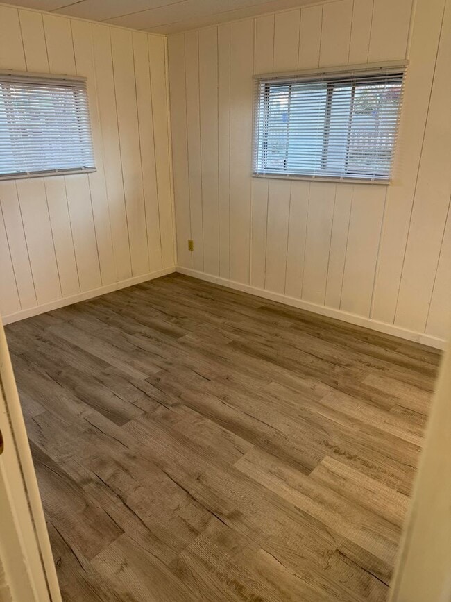 Building Photo - Corner Home with Willow Lake View