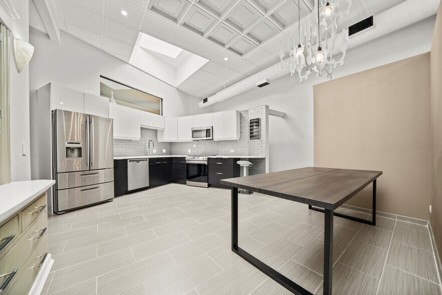 Primary Photo - 300 N Ogden Ave