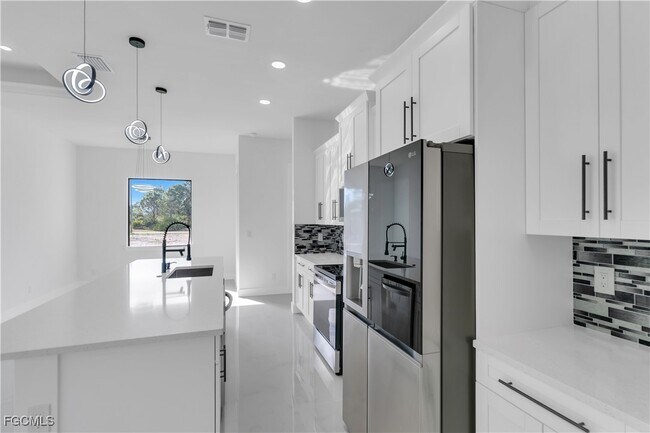 Building Photo - 6005 Queen Ave N