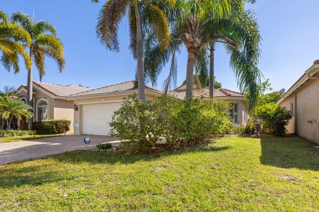 Building Photo - 3800 Woodfield Dr