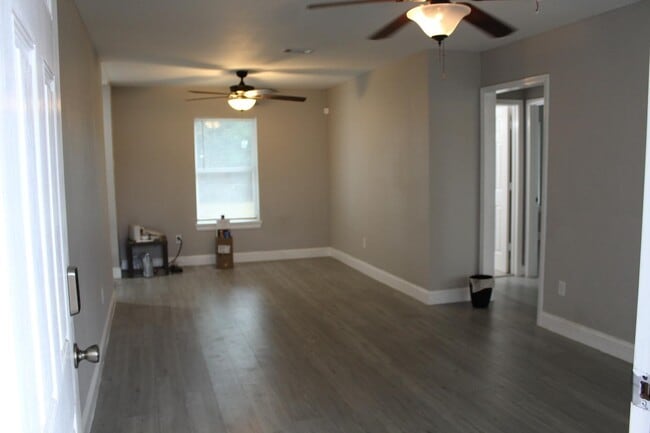 Building Photo - 5305 Southlea St