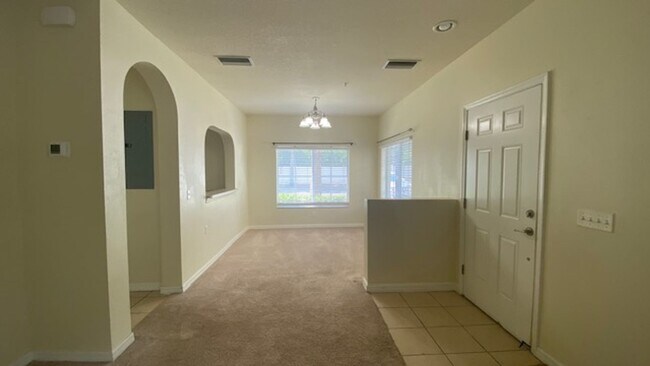 Building Photo - Beautiful 3 Bedroom 2.5 Bath Townhome in Lakeside Village!!