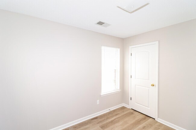 Building Photo - 1485 Pemberton Ln