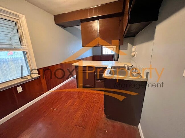 Building Photo - 4 Bedroom Home In Eastpointe