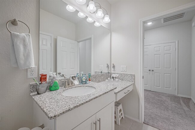 Building Photo - 2126 Bauer Park Dr