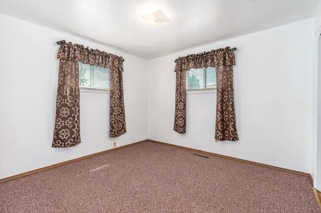 Building Photo - Beautiful 4-Bedroom Home with Finished Bas...