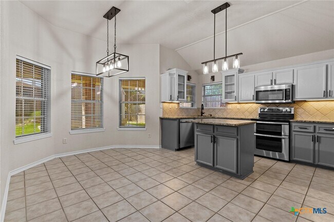 Building Photo - 418 Canoe Dr