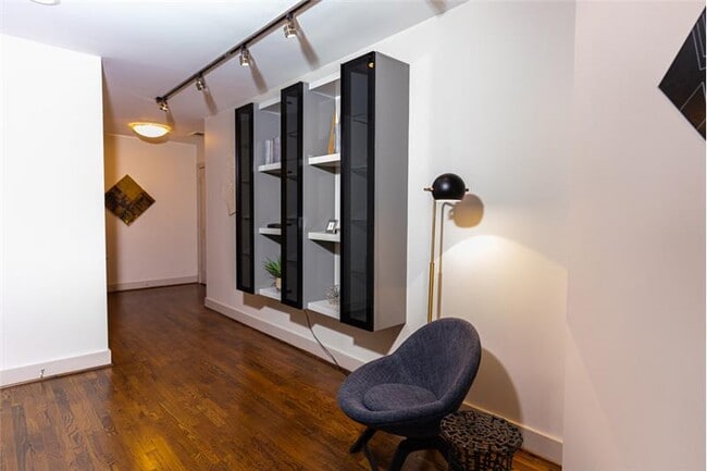 Building Photo - 1401 McKinney St