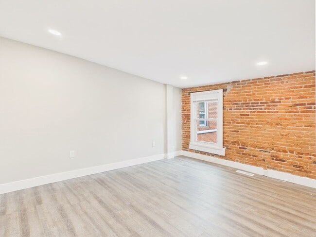 Building Photo - 253 Briggs St