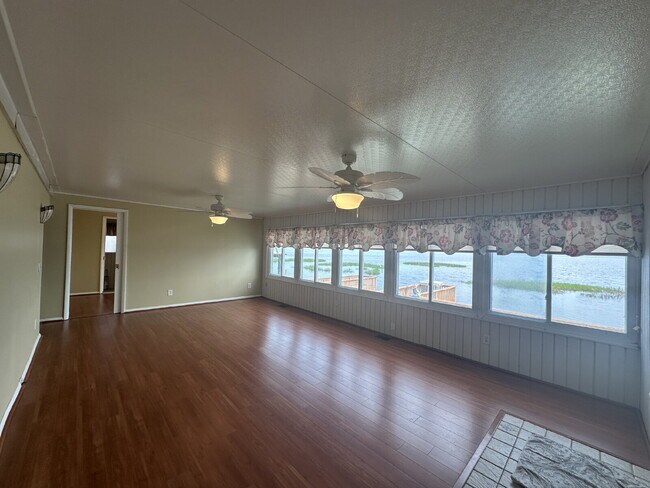 Building Photo - Cozy and Convenient Water Front 2/1 in St. Cloud's Shelter Cove