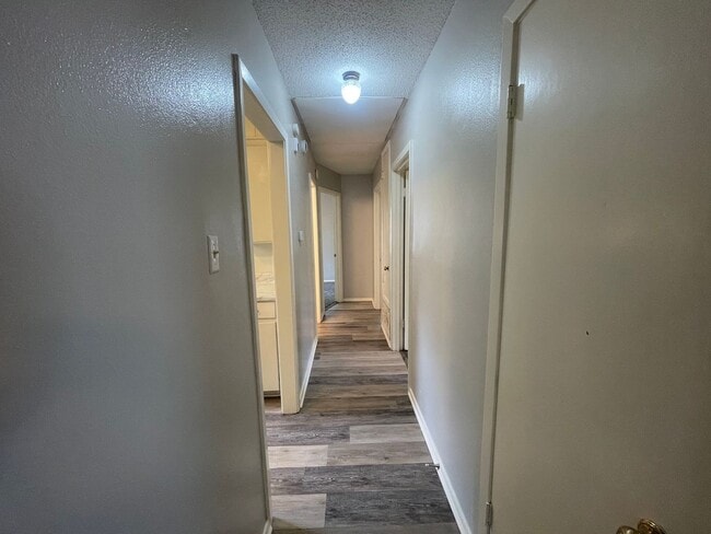 Building Photo - Don't Miss Out On This Swan Lake Beauty!