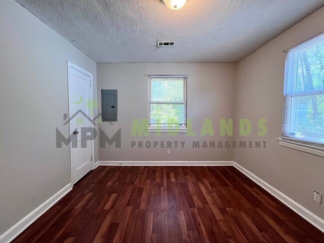 Building Photo - 4921 Dale Dr