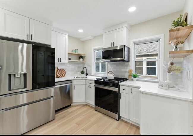 Building Photo - 76 Orchard St