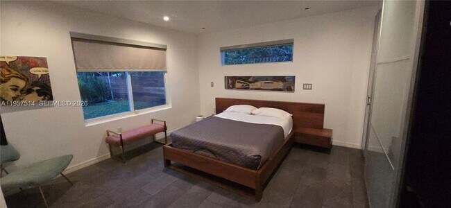 Building Photo - 875 NE 130th St