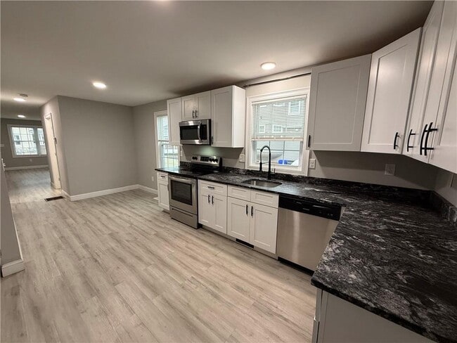 Building Photo - 25 Denison St