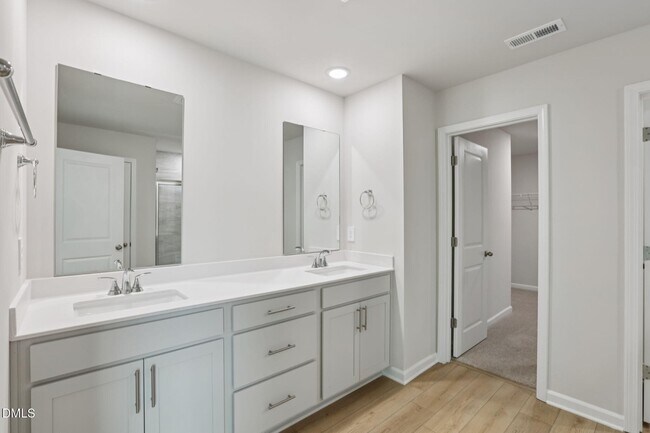 Building Photo - Spacious 5 Bedroom, 3 Bath Home with Loft & Main Level Bedroom - Move in Ready