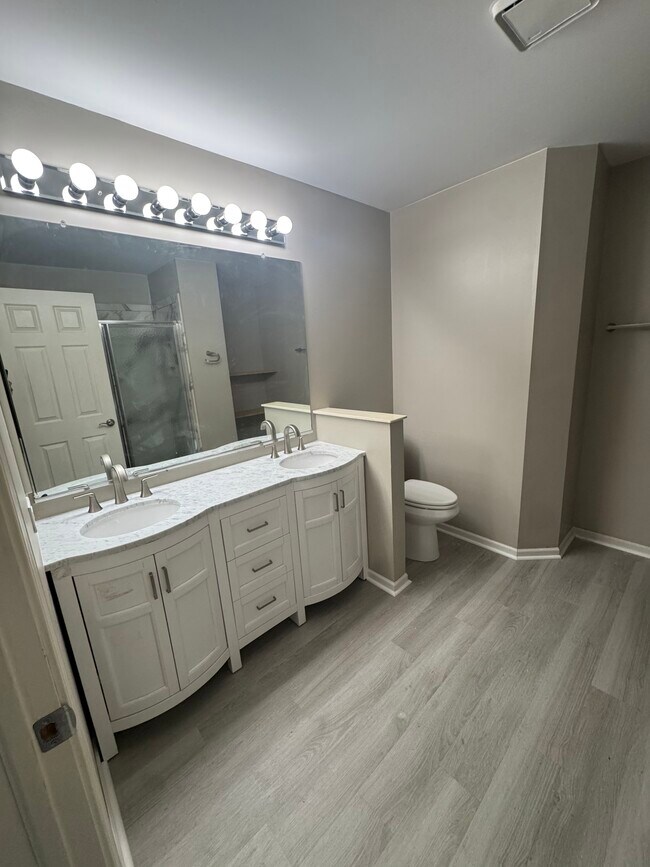 Building Photo - 378 White Oak Ln