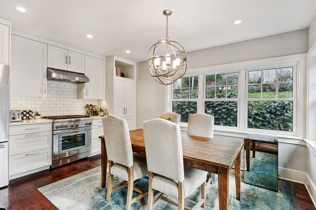 Building Photo - Ravenna Home