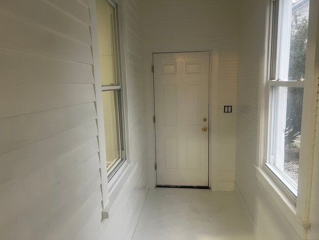 Building Photo - 28 Wall St