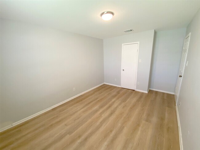 Building Photo - 8214 Riptide Dr