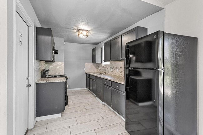 Building Photo - 15225 Woodforest Blvd