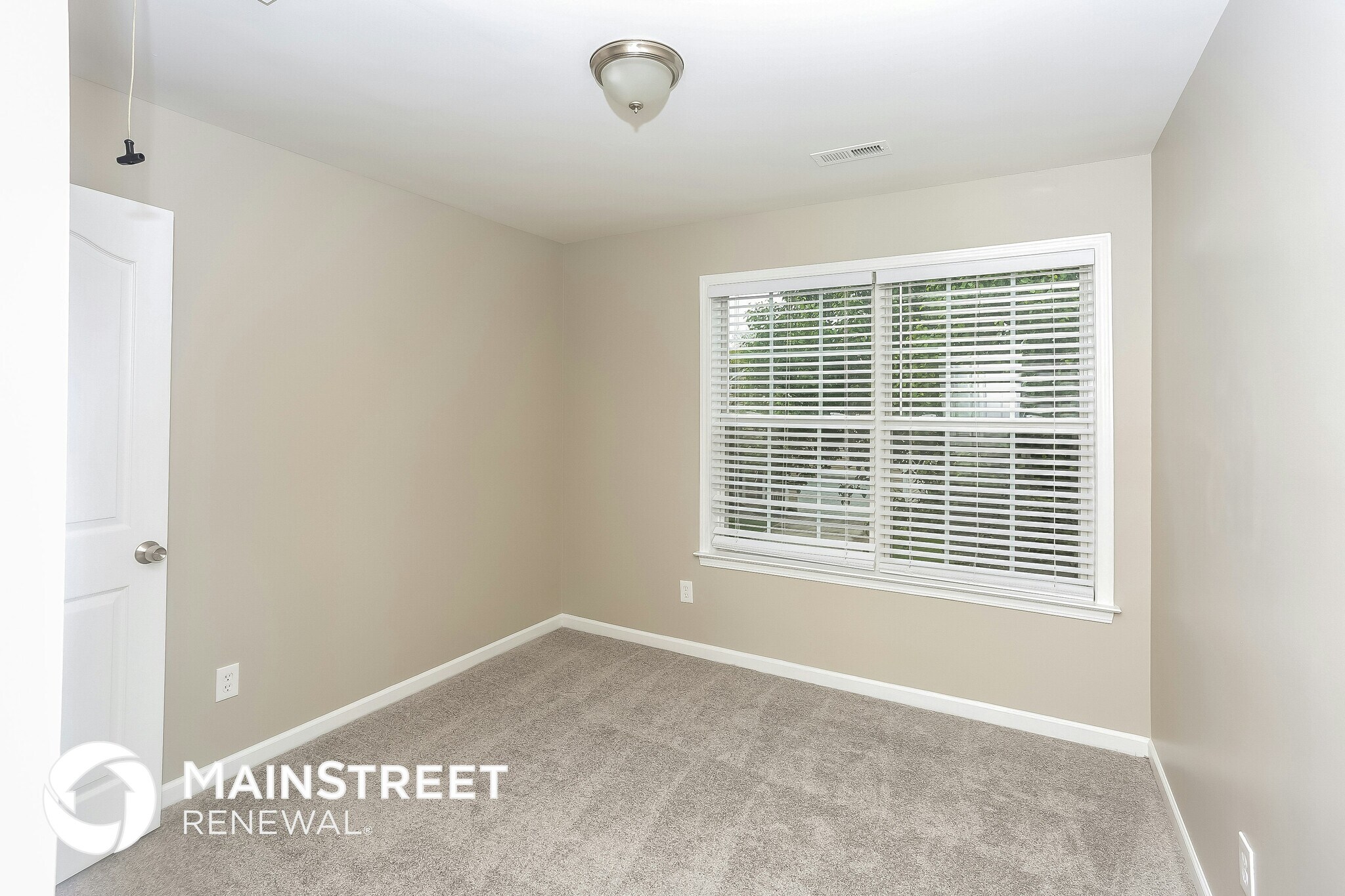 Building Photo - 8210 Chatham Oaks Dr