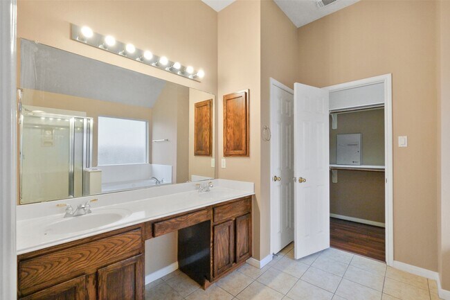 Building Photo - 2610 Easton Springs Ct