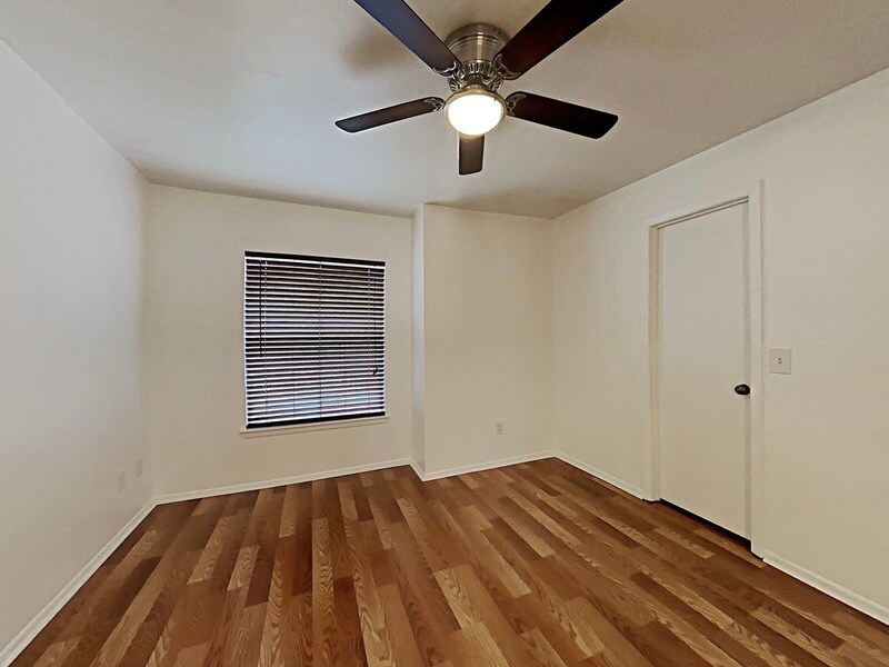 Building Photo - 490 N Pin Oak Pl