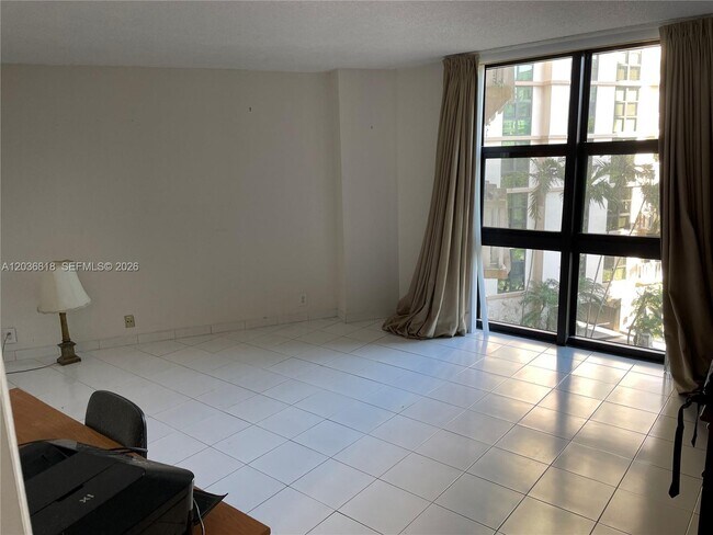Building Photo - 1121 Crandon Blvd