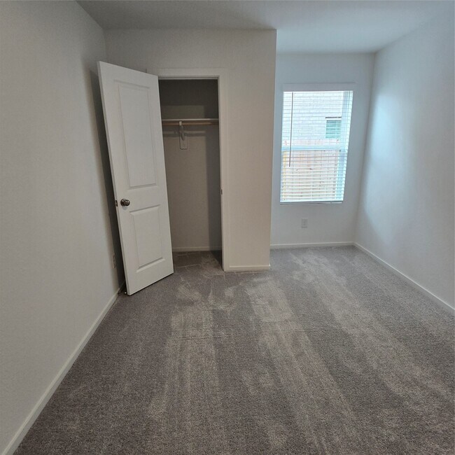 Building Photo - 28751 Texas Plns Dr