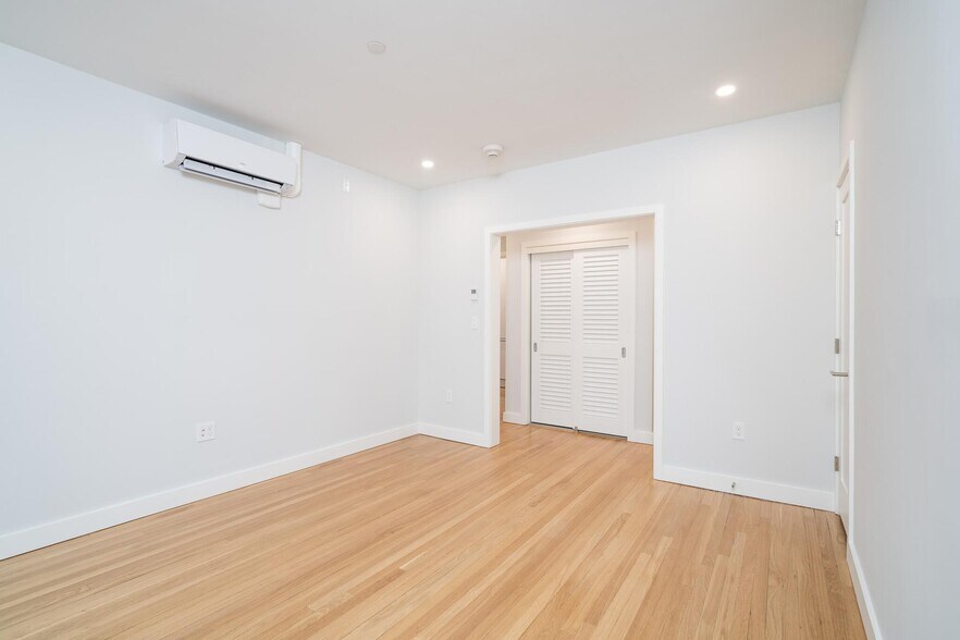 Building Photo - 17 Forest St