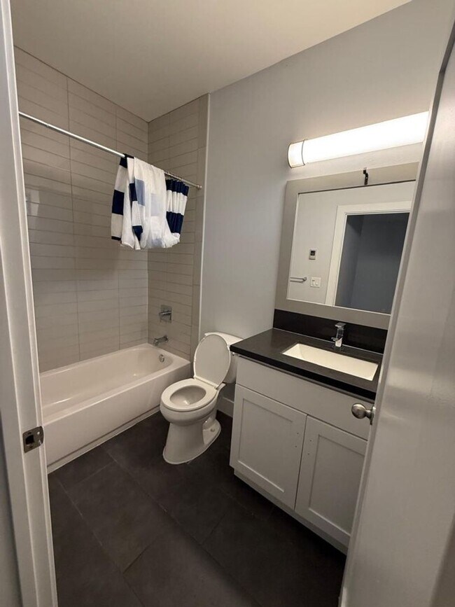 Building Photo - 85(221)