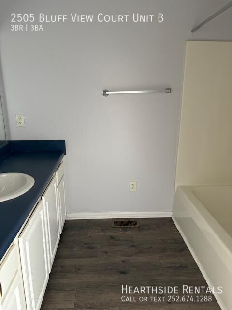 Building Photo - 2505 Bluff View Ct