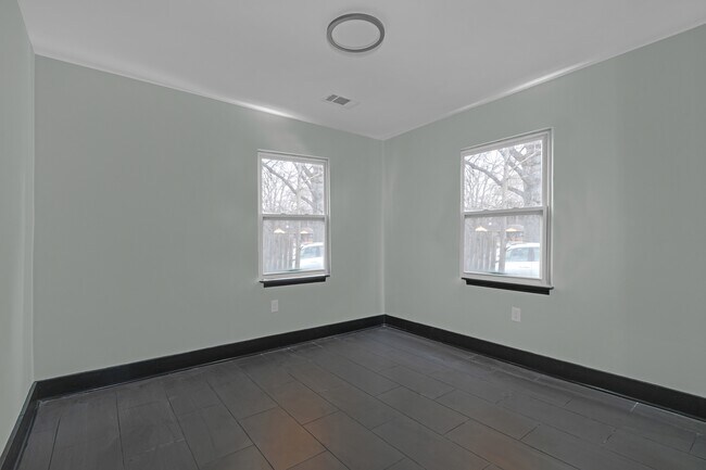 Building Photo - 2496 Malone Ave