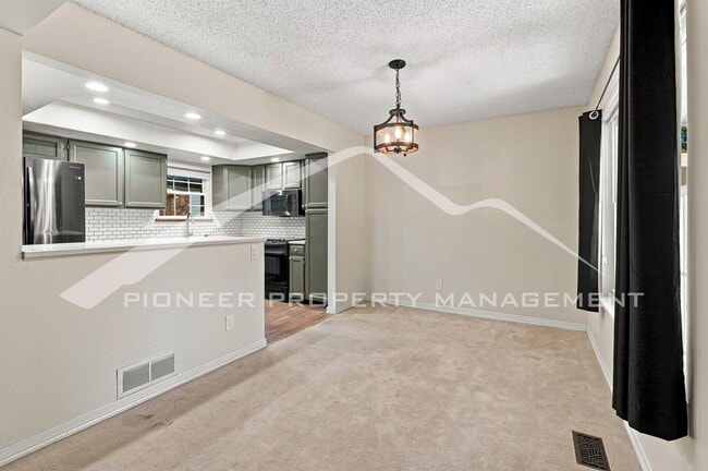 Building Photo - 2598 S Vaughn Way