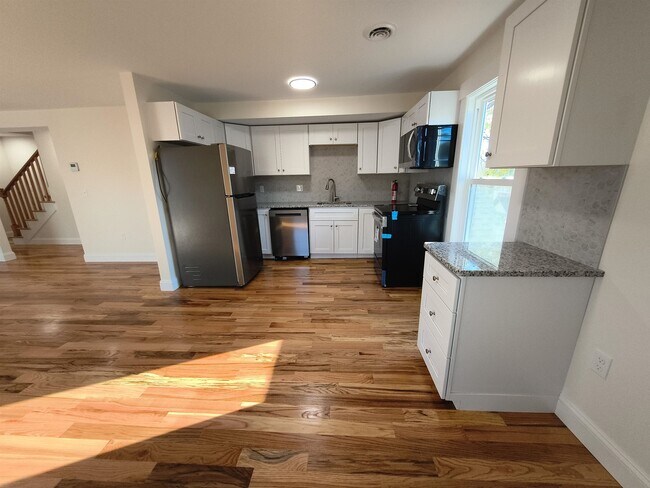 Building Photo - 386 Union Ave