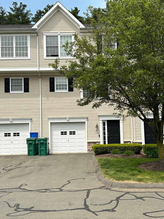35 Nolan Cir 35 Nolan Cir Manchester CT 06042 Apartment Finder