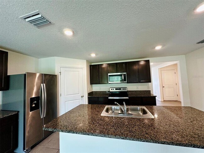 Building Photo - 668 SE 65th Ave