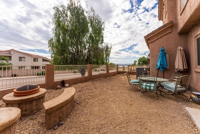 Building Photo - Gated Community 2 Bed/2 Bath Condo Furnished Long term Boat deep garage