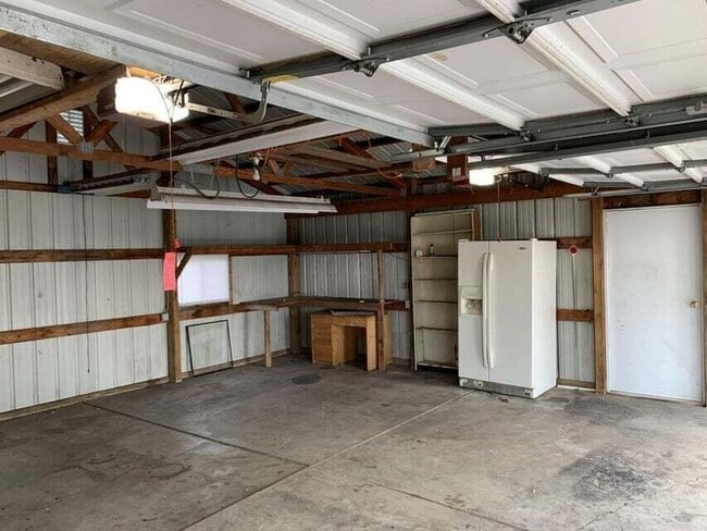 Building Photo - 4790 Lancaster Thornville Rd NE