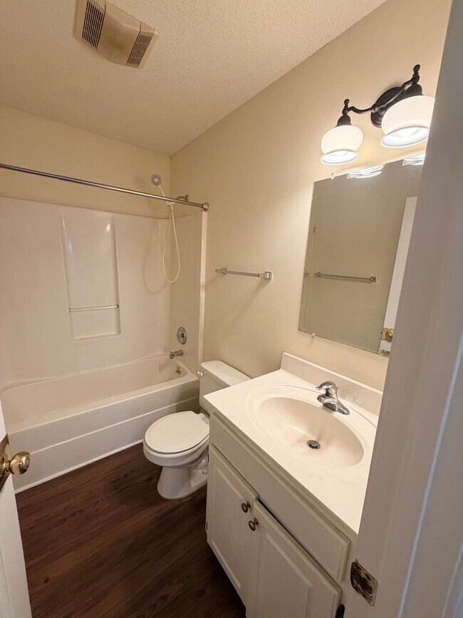 Building Photo - 104 Brazington Ct