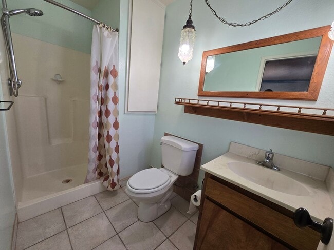 Building Photo - Secure and Spacious!